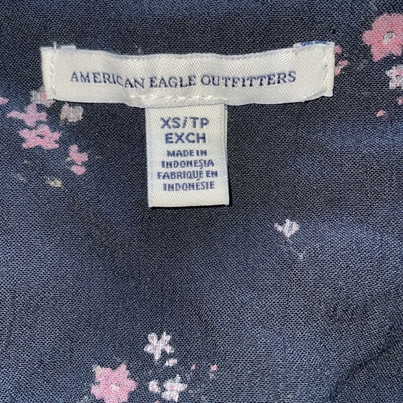 American Eagle Crop Top - Picture 3 of 3